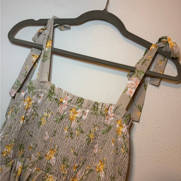 NWT Crescent Floral Tiered Dress in Beige and Yellow - Picture 4 of 7
